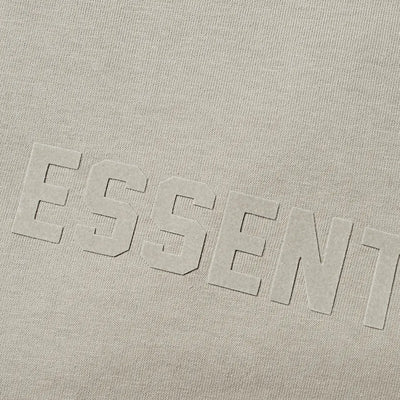 FEAR OF GOD ESSENTIALS LOGO TEE SMOKE - M SNEAKERS