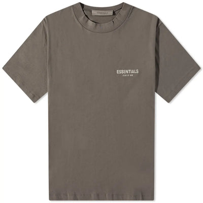 FEAR OF GOD ESSENTIALS LOGO TEE DESERT TAUPE - M SNEAKERS